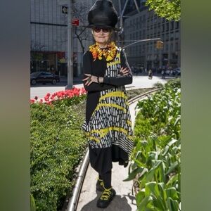 NWT OZAIN KU
SLEEVELESS MIDI
DRESS, STAR YELLOW